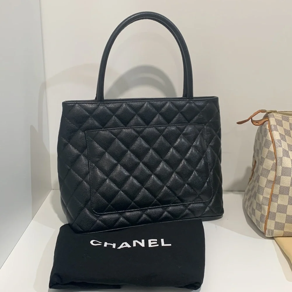 CHANEL Caviar Leather Black Quilted Silver Medallion Tote Bag Classic Luxury Y2K